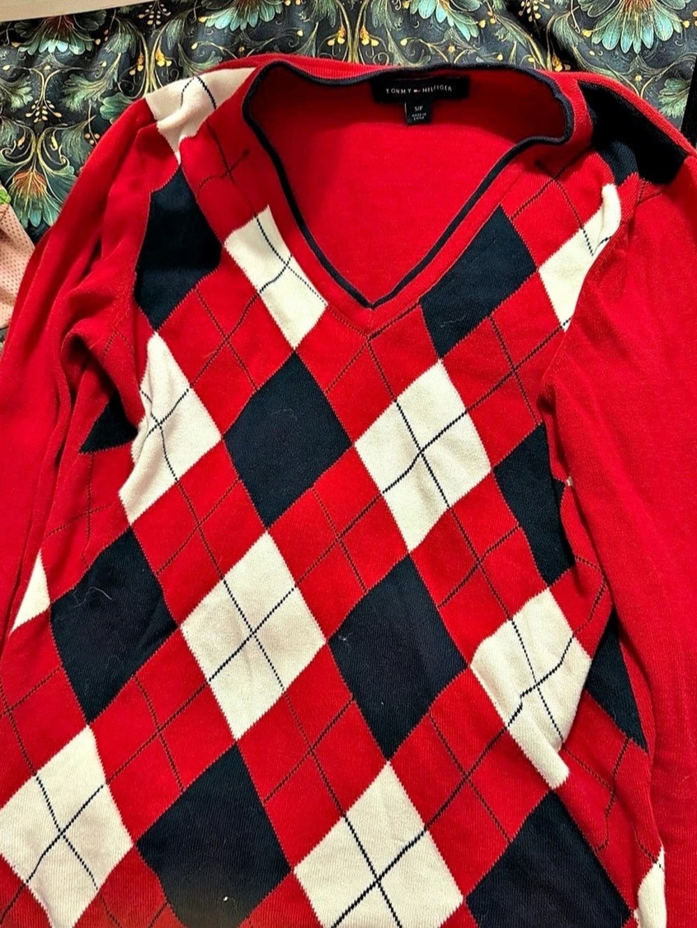 Tommy Hilfiger Argyle V-Neck Sweater in Red & Black Size Small Like New